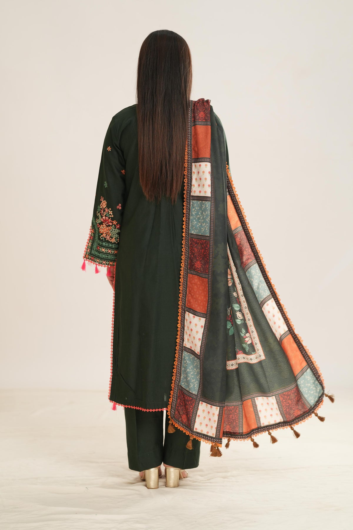 Daisywink - Farasha Eminence Khaddar Stitched