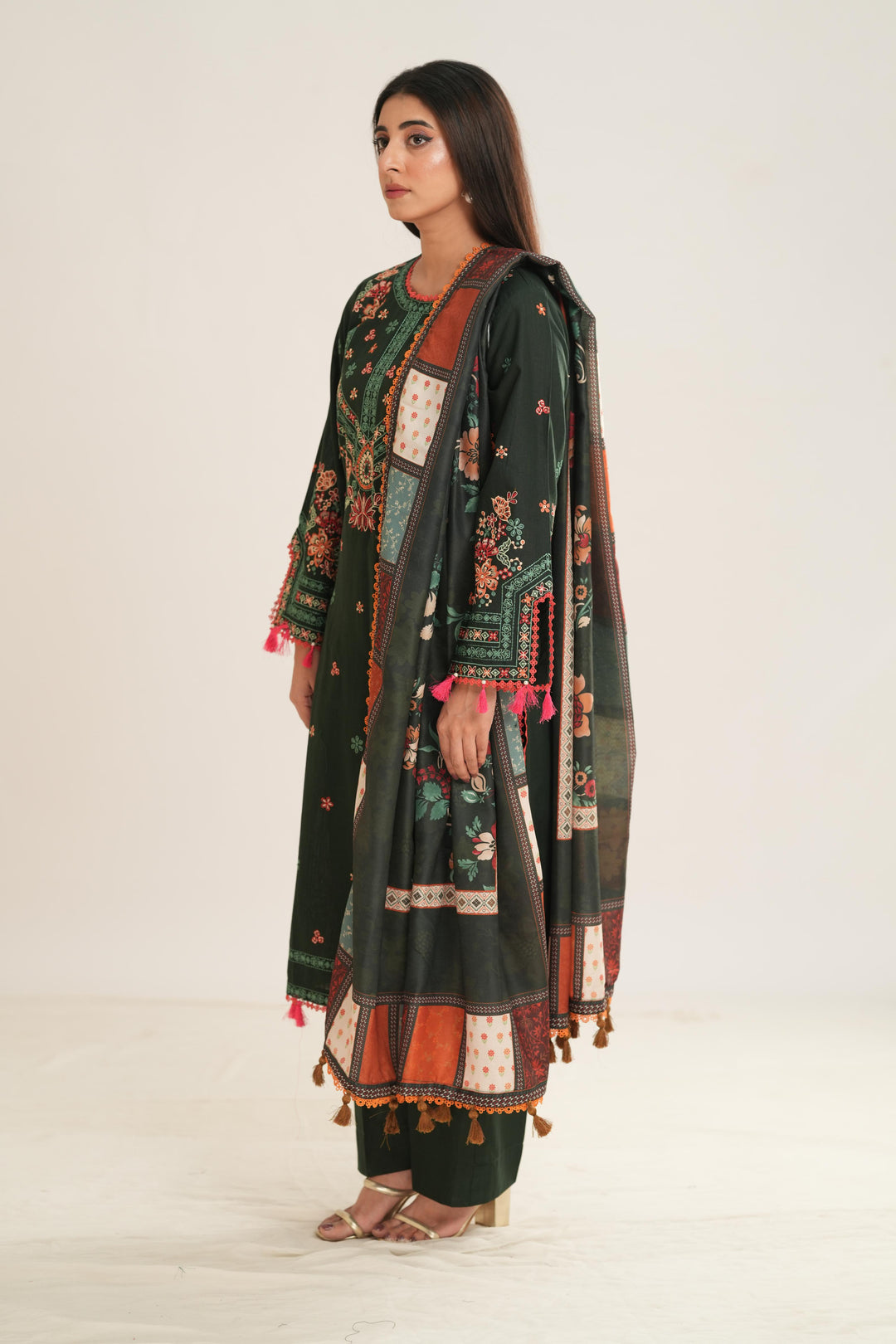 Daisywink - Farasha Eminence Khaddar Stitched