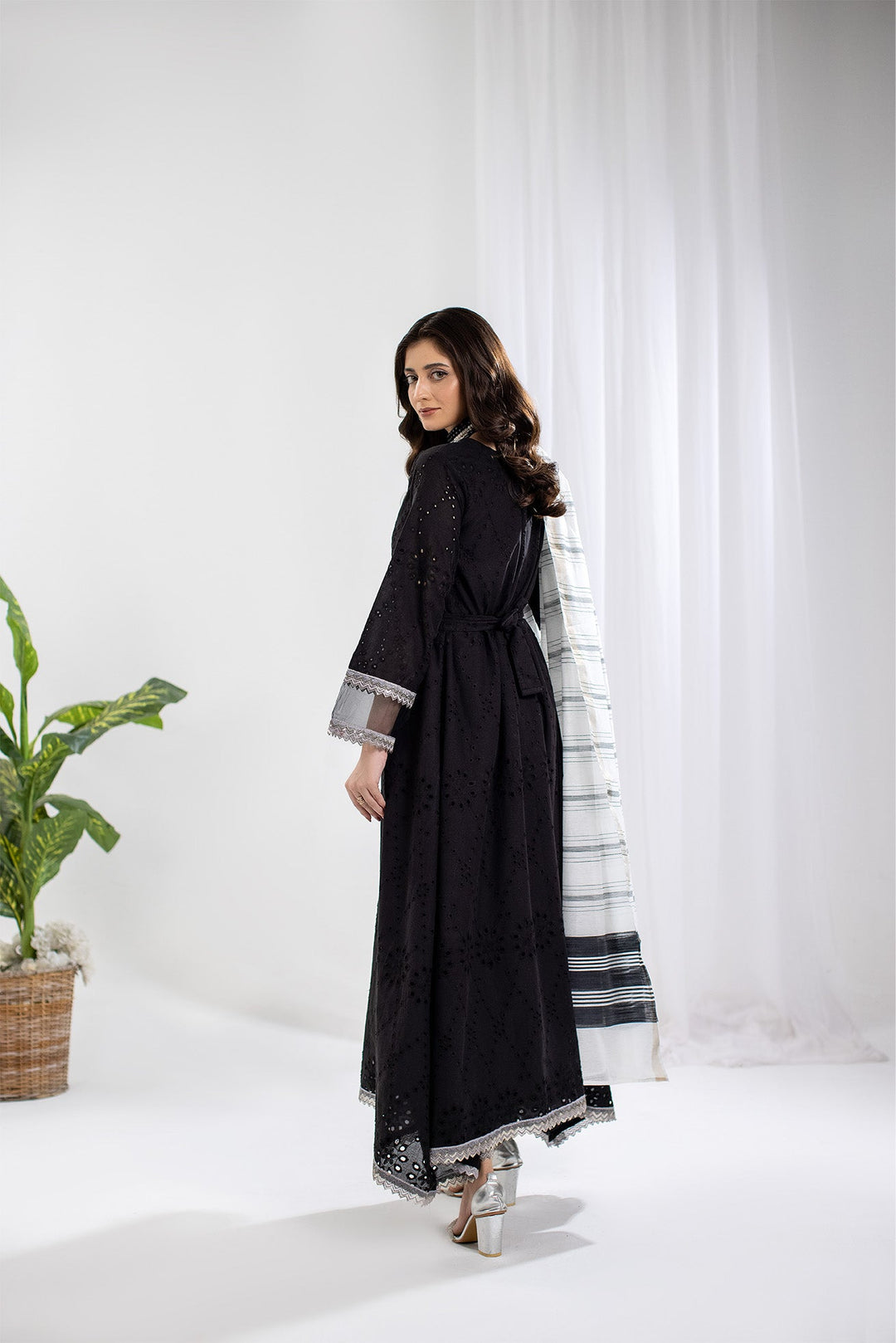 Chikenkari Black Stitched Suit - Raqsam