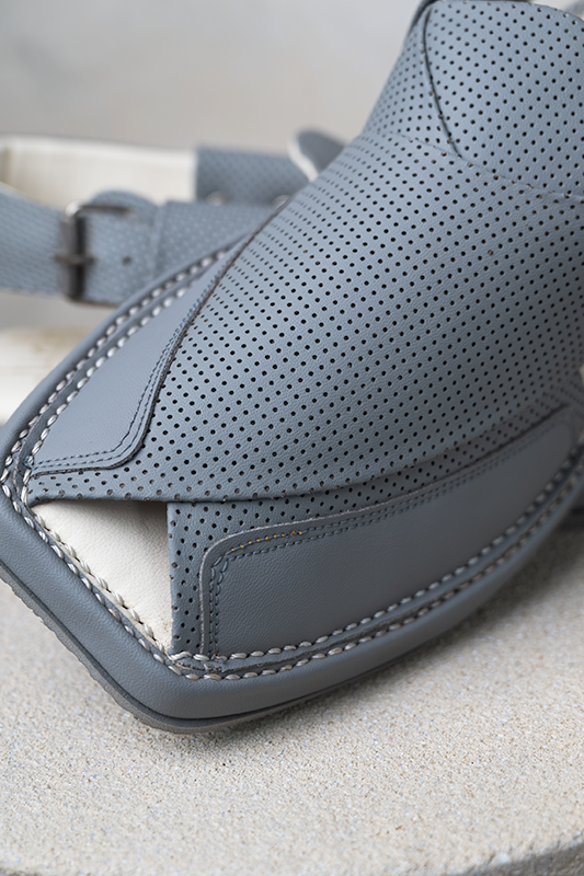 Peshawari Chappal - Grey - Jiah