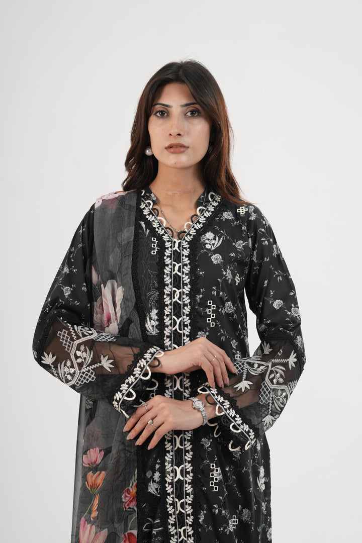Eavan - Qalamkar Q Prints Festive Stitched