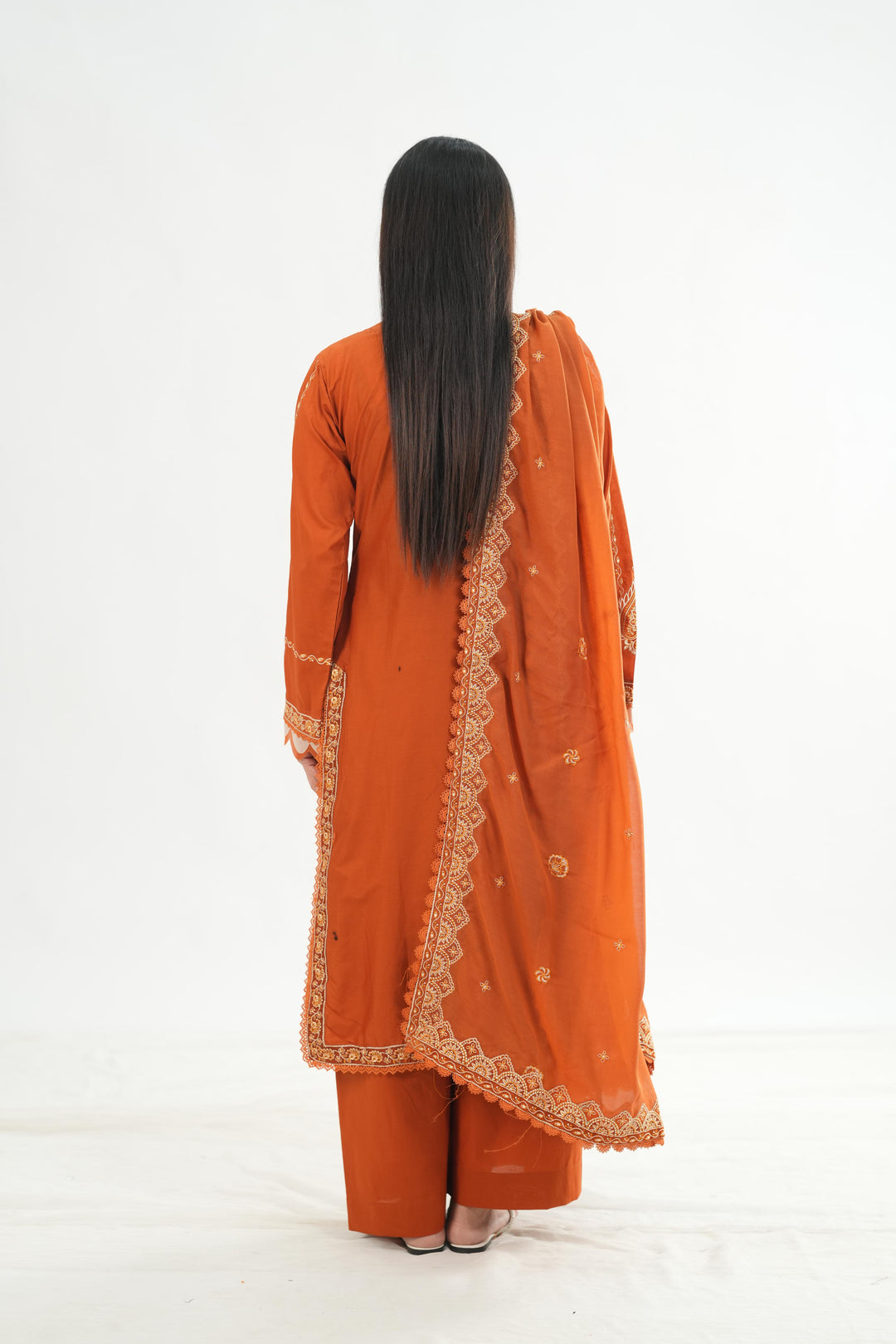 Design 2 - Mahnur Fiona Lawn Stitched