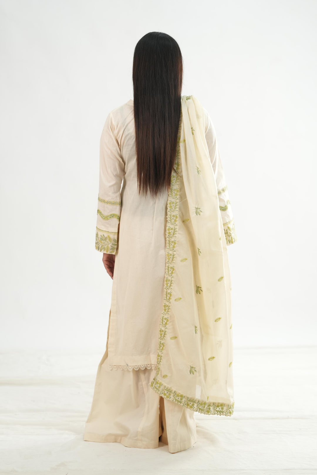 Design 3 - Mahnur Fiona Lawn Stitched