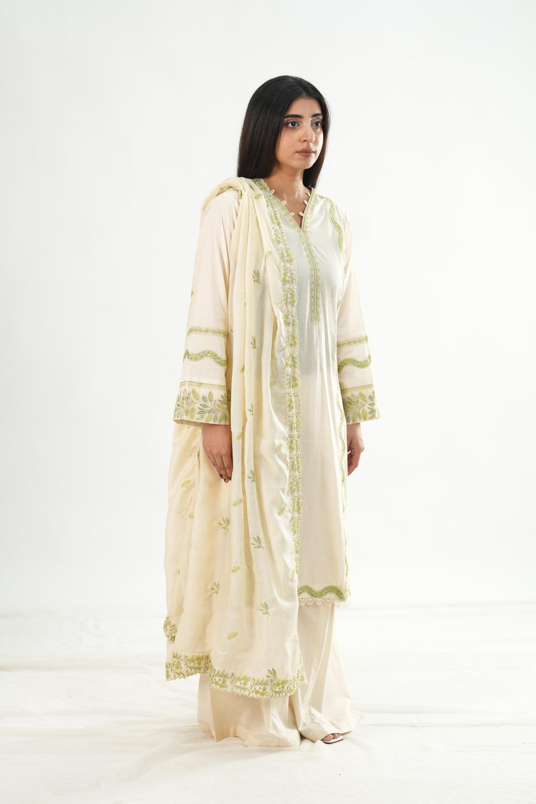 Design 3 - Mahnur Fiona Lawn Stitched