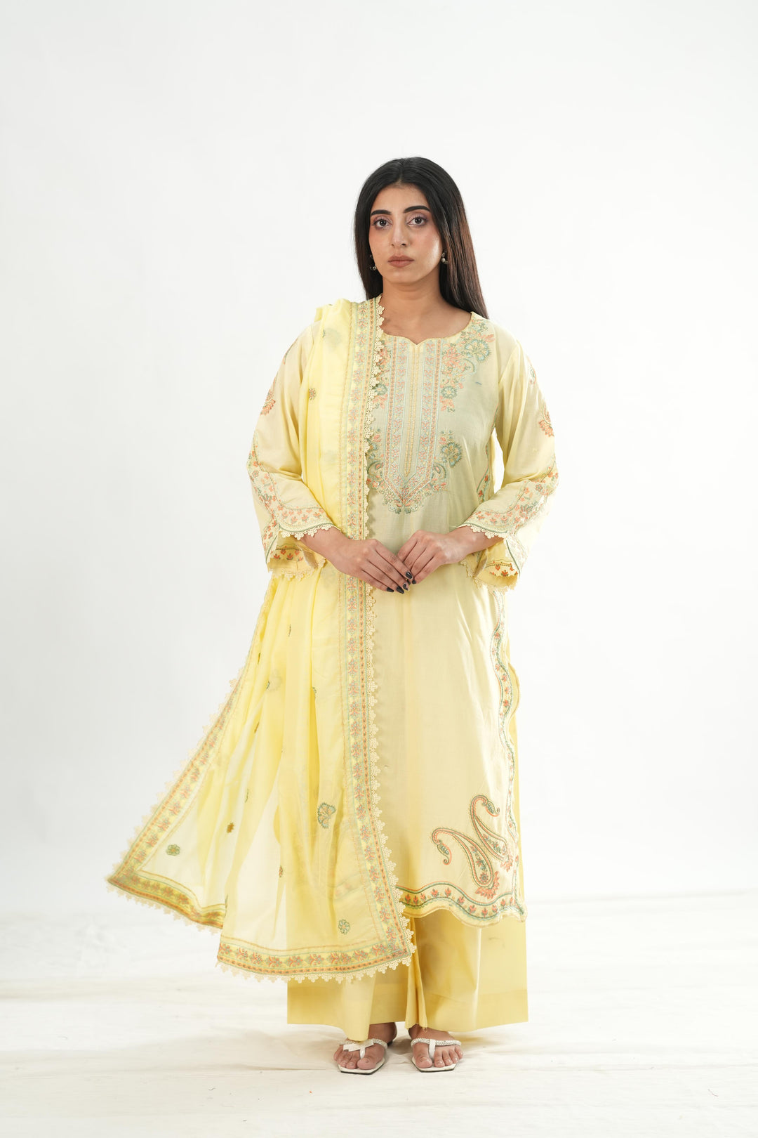 Design 5 - Mahnur Fiona Lawn Stitched