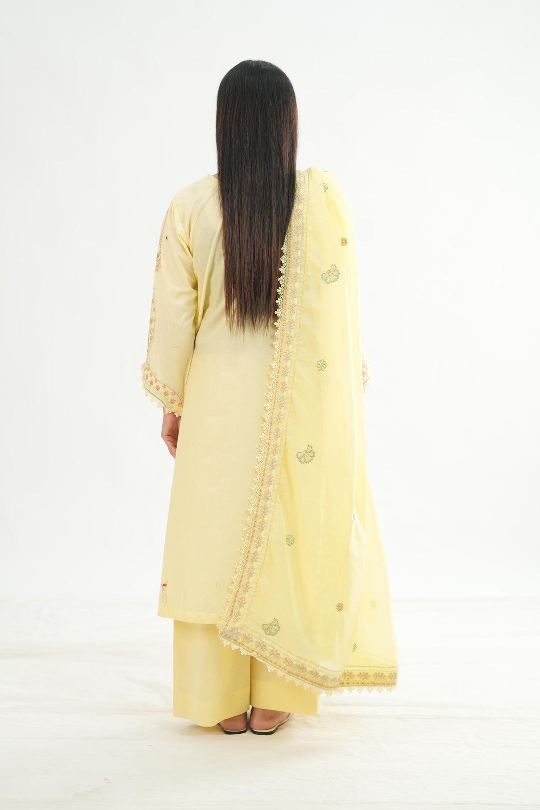Design 5 - Mahnur Fiona Lawn Stitched