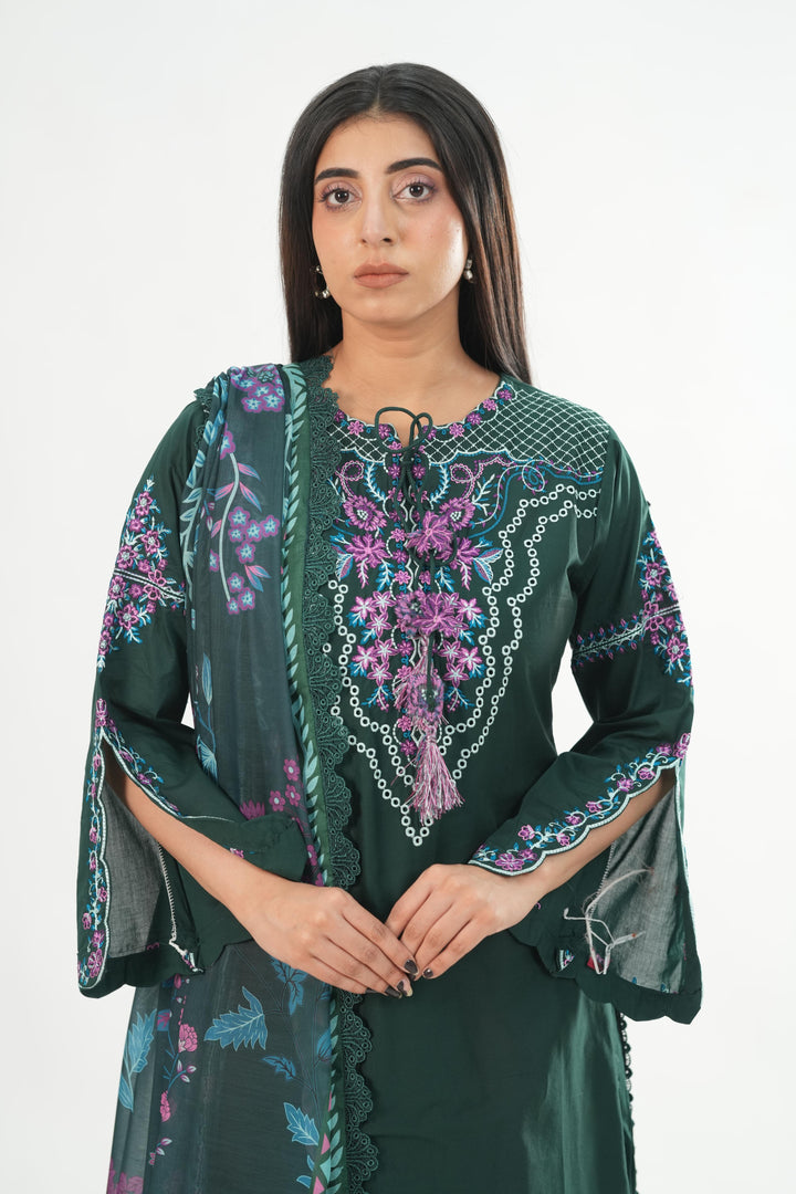 Design 8 - Mahnur Fiona Lawn Stitched