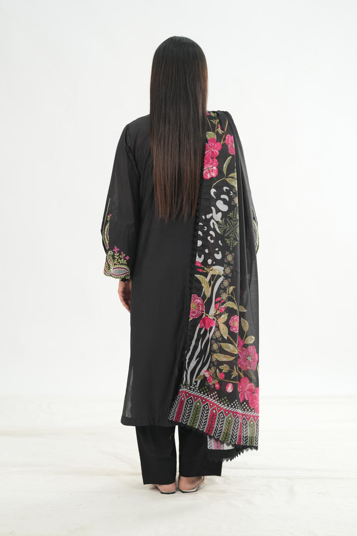 Design 9 - Mahnur Fiona Lawn Stitched