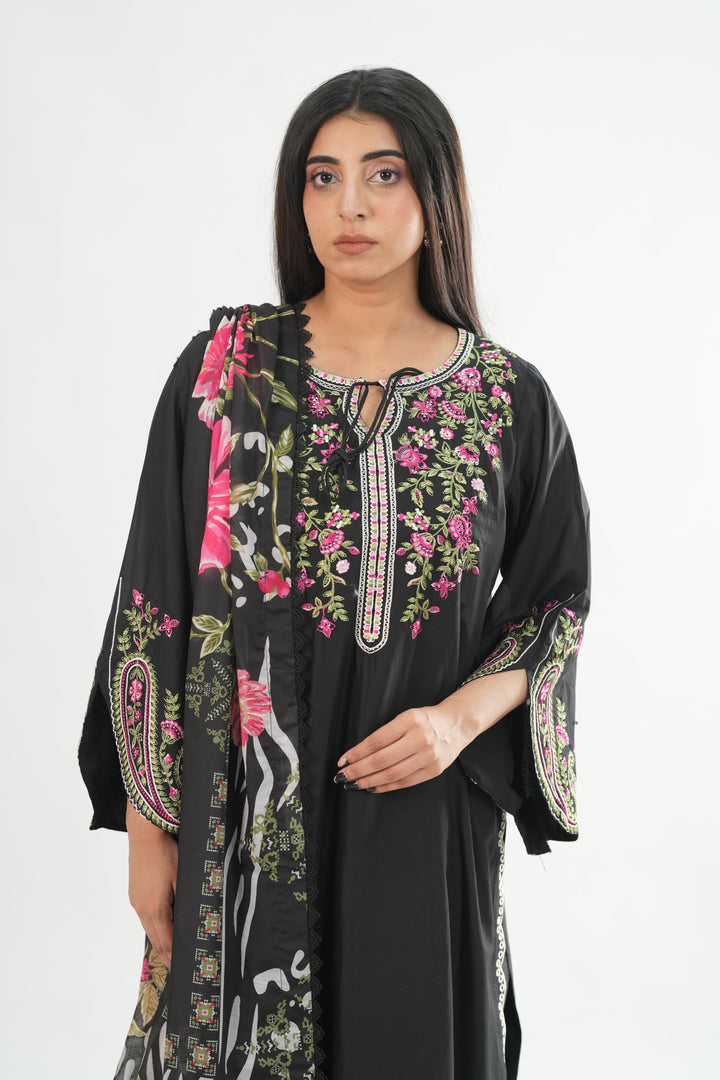 Design 9 - Mahnur Fiona Lawn Stitched