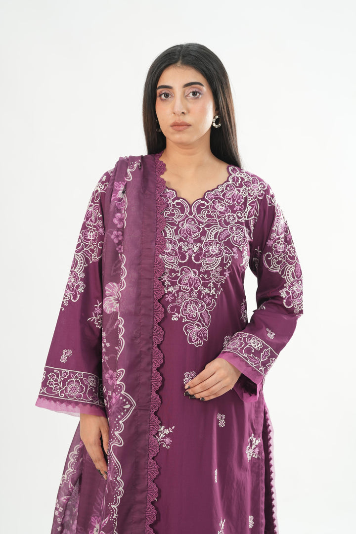 Design 10 - Mahnur Fiona Lawn Stitched