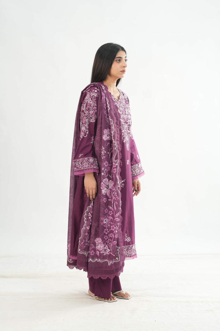Design 10 - Mahnur Fiona Lawn Stitched