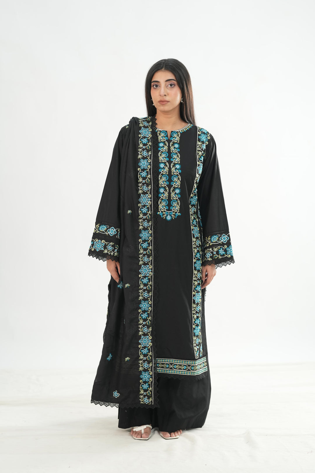 Design 11 - Mahnur Fiona Lawn Stitched