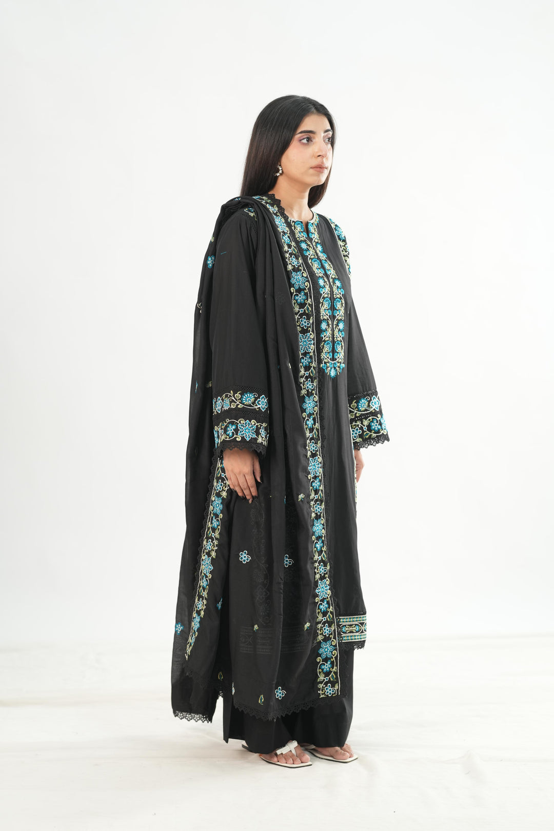 Design 11 - Mahnur Fiona Lawn Stitched