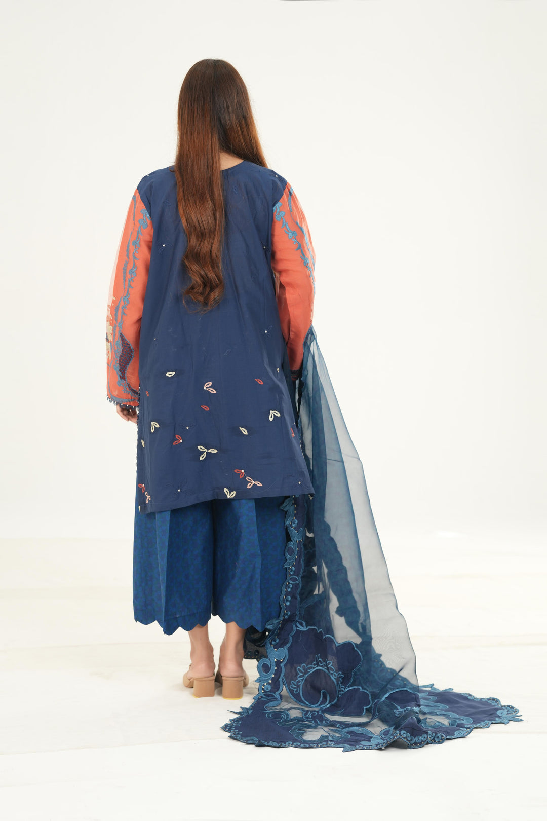 Avaia - Afrozeh A Lawn '26 Stitched