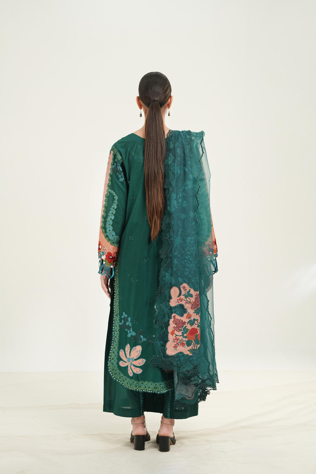 Daliya - Afrozeh A Lawn '26 Stitched