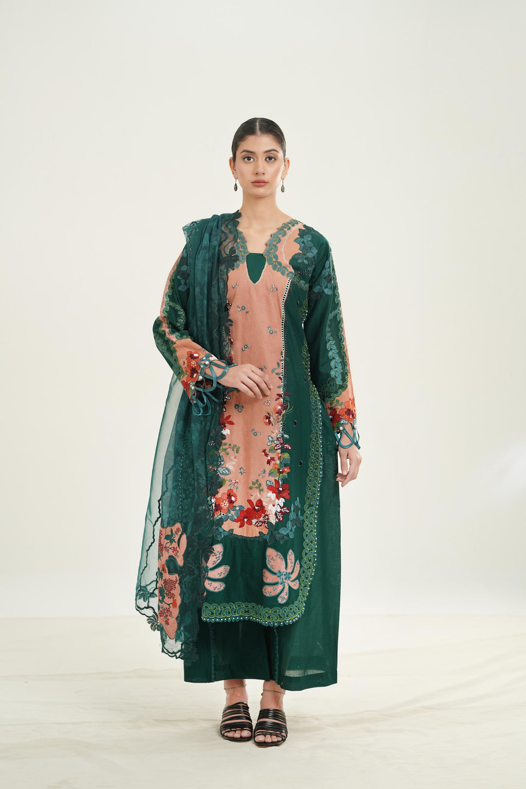 Daliya - Afrozeh A Lawn '26 Stitched