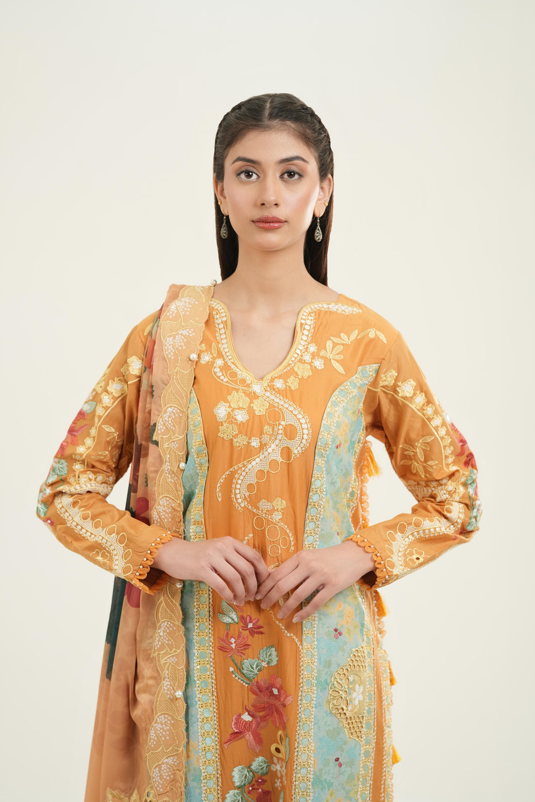 Leial - Afrozeh A Lawn '26 Stitched
