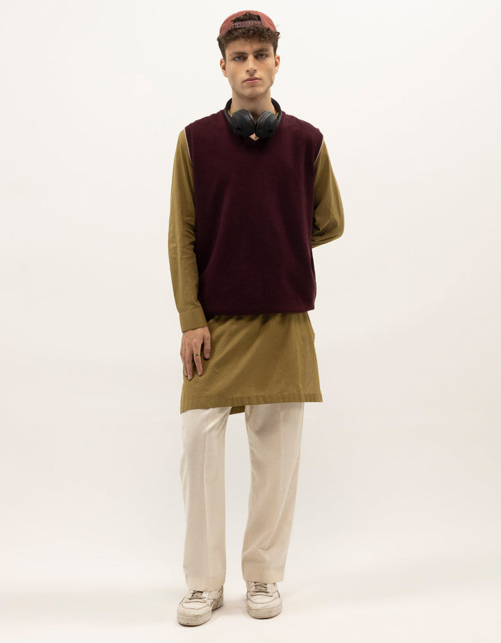 LEO - PLUM SLEEVLESS V-NECK SWEATER - J. Junaid Jamshed