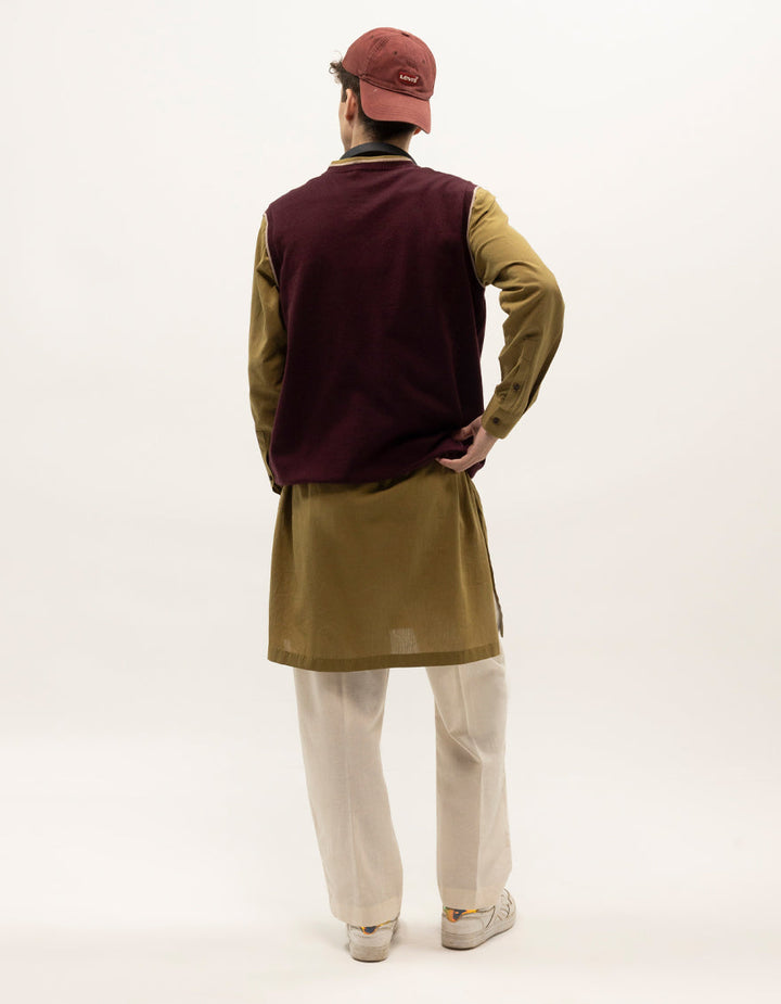LEO - PLUM SLEEVLESS V-NECK SWEATER - J. Junaid Jamshed