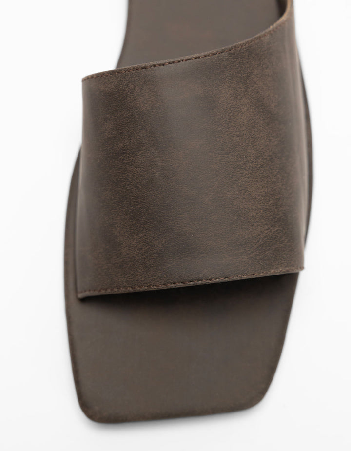 Brown Chappal - J. Junaid Jamshed