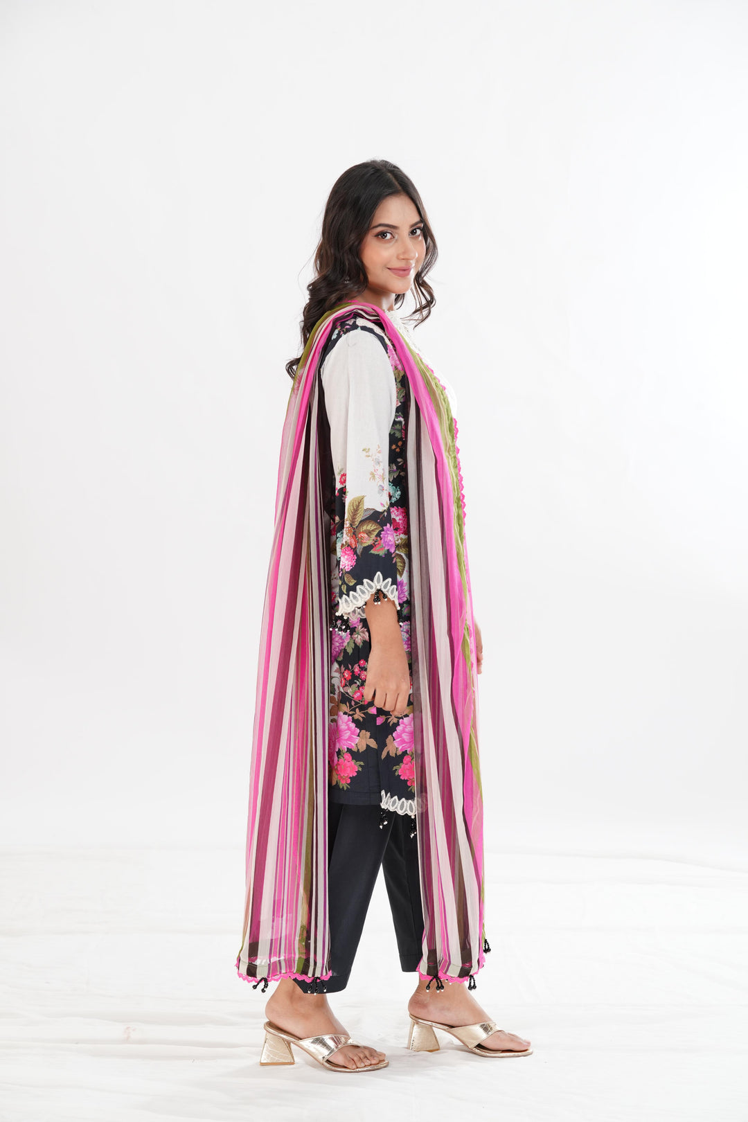 Design 22A - Sana Safinaz Muzlin Volume 1 '25 Stitched