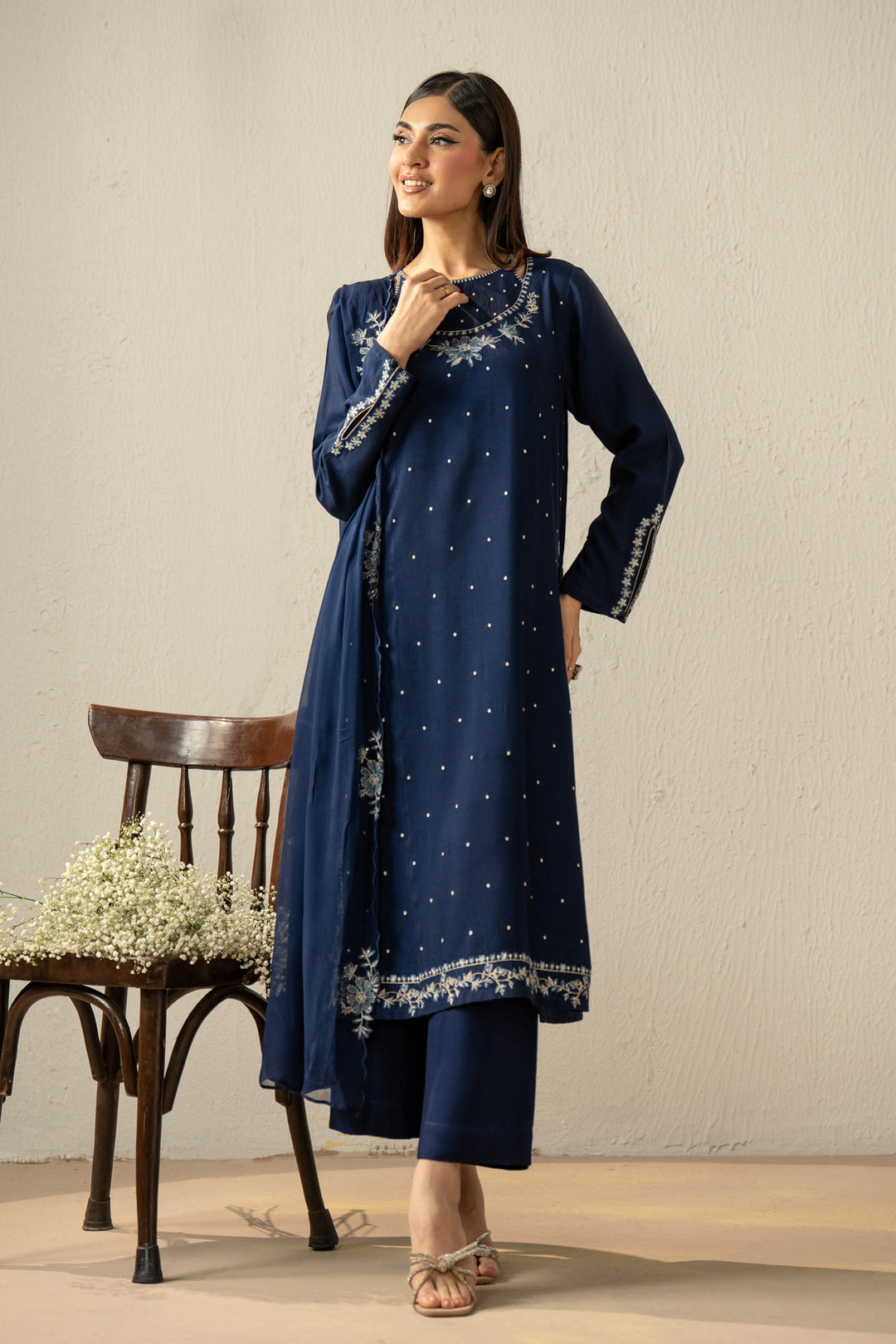Embroidered Oak Silk Navy Blue Stitched Suit - Zeen