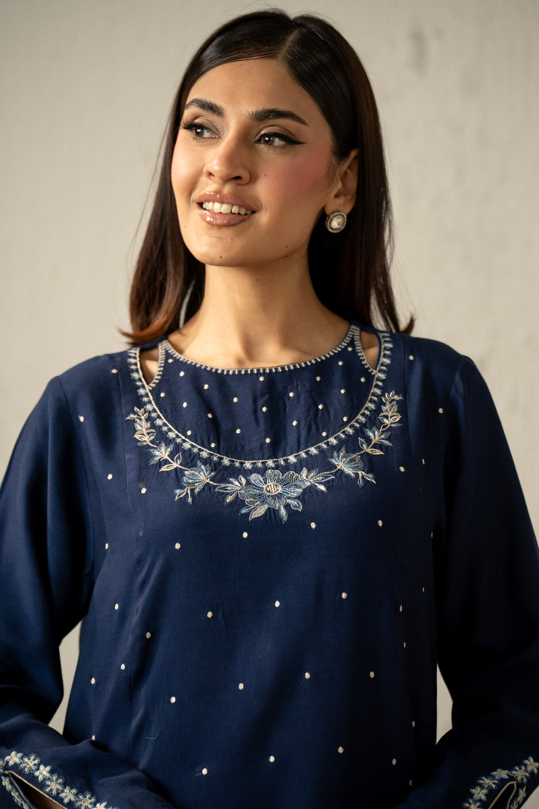 Embroidered Oak Silk Navy Blue Stitched Suit - Zeen