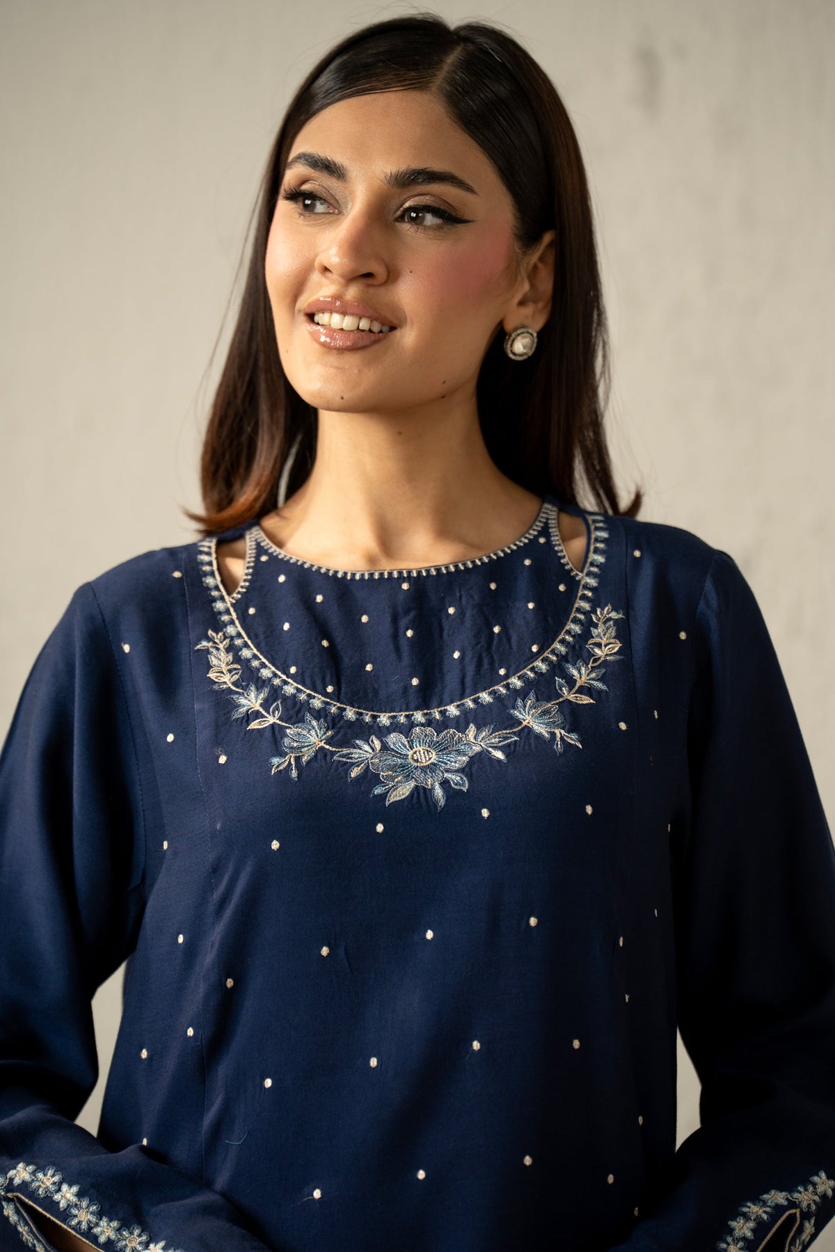 Embroidered Oak Silk Navy Blue Stitched Suit - Zeen