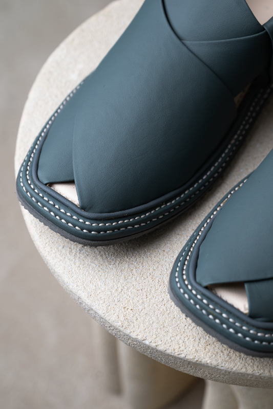 Peshawari Chappal - Grey - Jiah