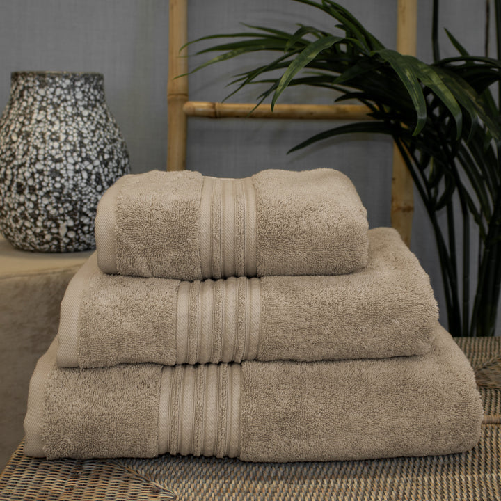 Vantona 100% Cotton 700gsm beautiful luxurious Towels